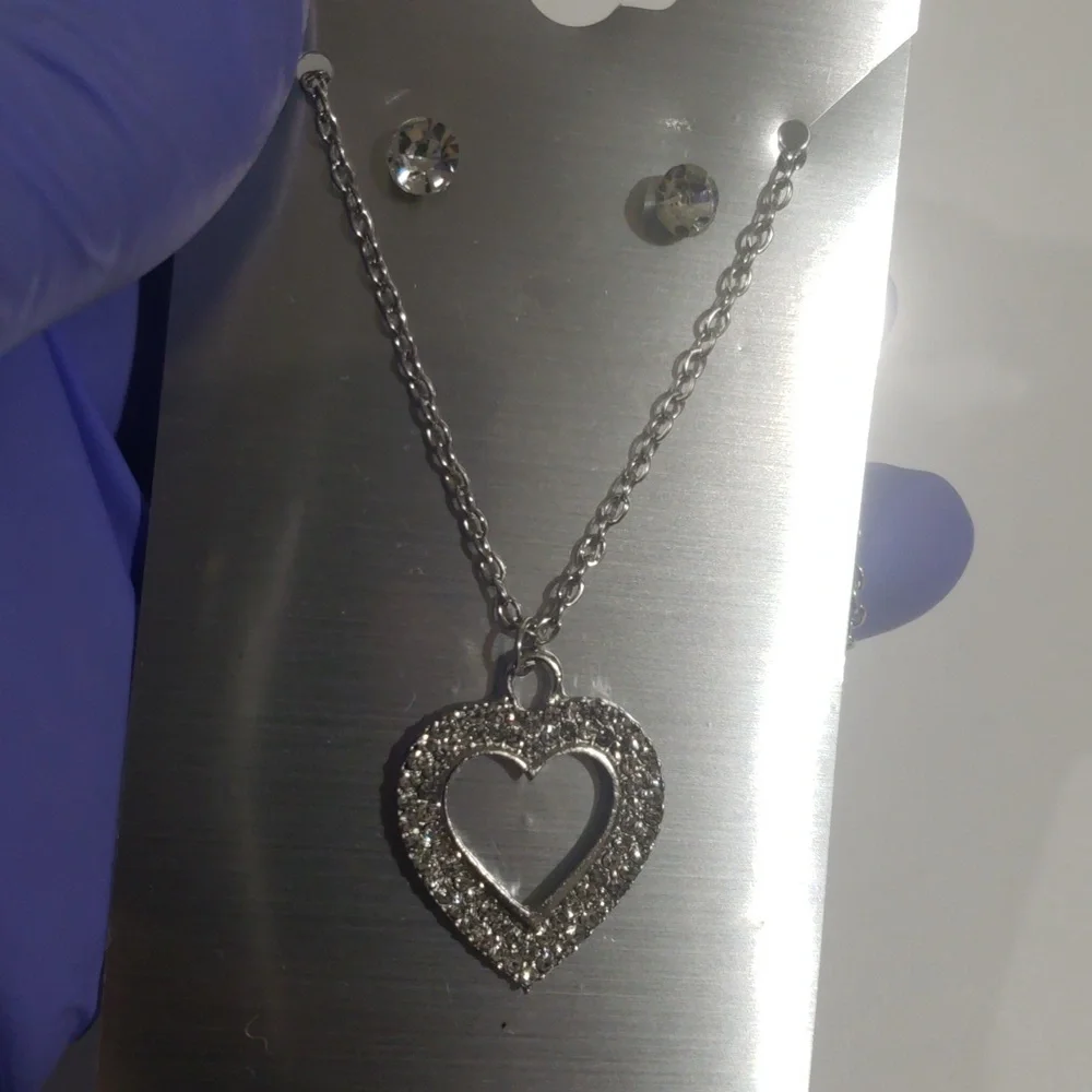 Silver Sparkling Heart Pendant Necklace & Stud Earrings - Women' Fashion Jewelry